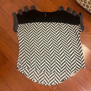 HeartSoul Black and White Chevron Blouse Size L